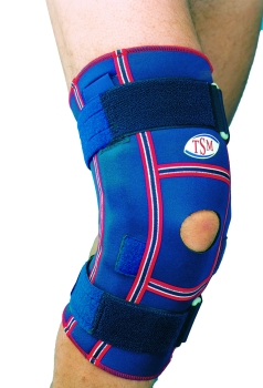 Die Kniebandage ist anatomisch geformt und deckt das Kniegelenk zusammen mit Teilen des Oberschenkels und des Unterschenkels ab