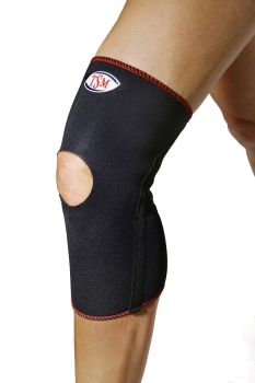 Die TSM Kniebandage aktiv  mit PA besteht aus 2mm starkem Neopren und deckt das Kniegelenk und den angrenzenden Oberschenkel- und Unterschenkelbereich ca. 15cm oberhalb und unterhalb der Kniegelenkmitte ab.
