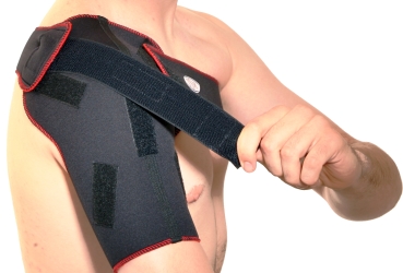 Der TSM Schultergurt aktiv dient der Kompession am Schultergelenk